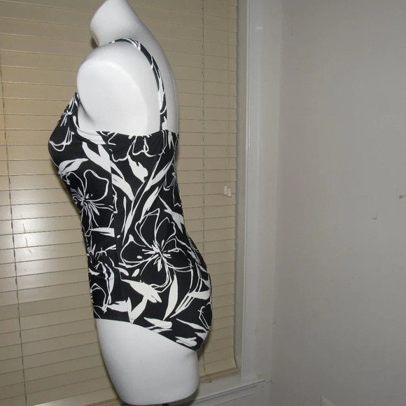 MIRACLESUIT Black White Print One-piece Slimming Swimsuit Size 8 - Picture 2 of 5